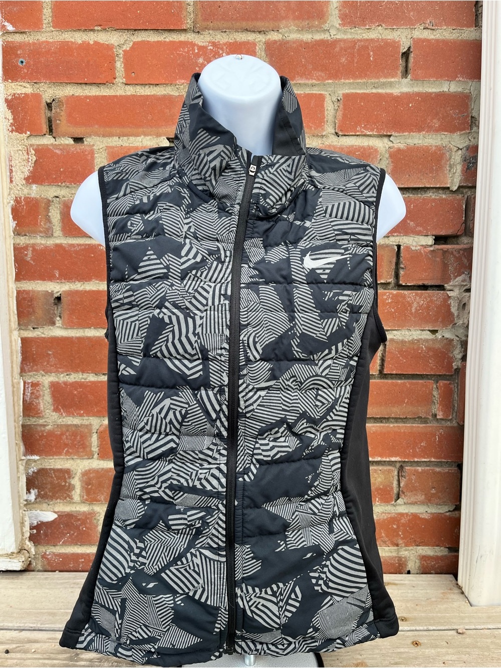 Nike Women’s Black Patterned Running Vest -